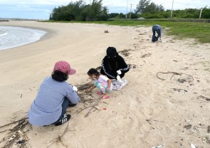 กิจกรรมเก็บขยะชาดหาดเนื่องในวันอนุรักษ์ชายฝั่งสากล ประจำปี 2564