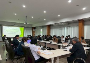 การประชุมคณะทำงานศึกษาแนวทางการกำหนดมาตรการควบคุมสารเบนซีน และสาร 1,3-บิวทาไดอีน ในบรรยากาศบริเวณริมรั้วโรงงานในกลุ่มนิคมอุตสาหกรรมและท่าเรืออุตสาหกรรมพื้นที่มาบตาพุด ครั้งที่ 2/2568